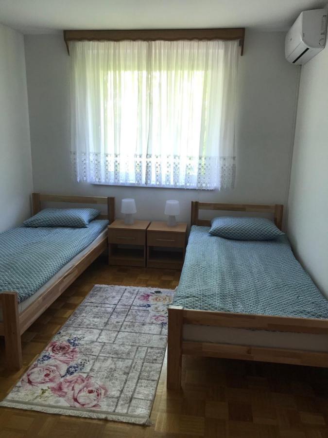 Sobe Lara Lägenhet Gradacac Exteriör bild
