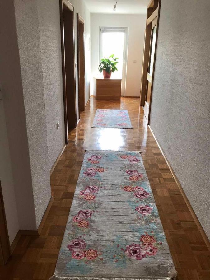Sobe Lara Lägenhet Gradacac Exteriör bild