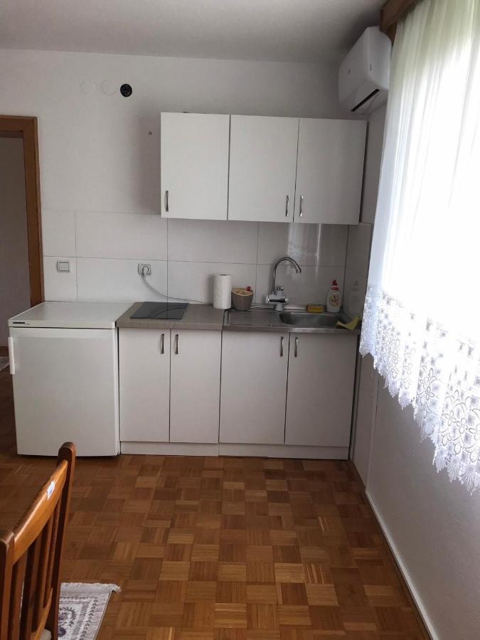 Sobe Lara Lägenhet Gradacac Exteriör bild
